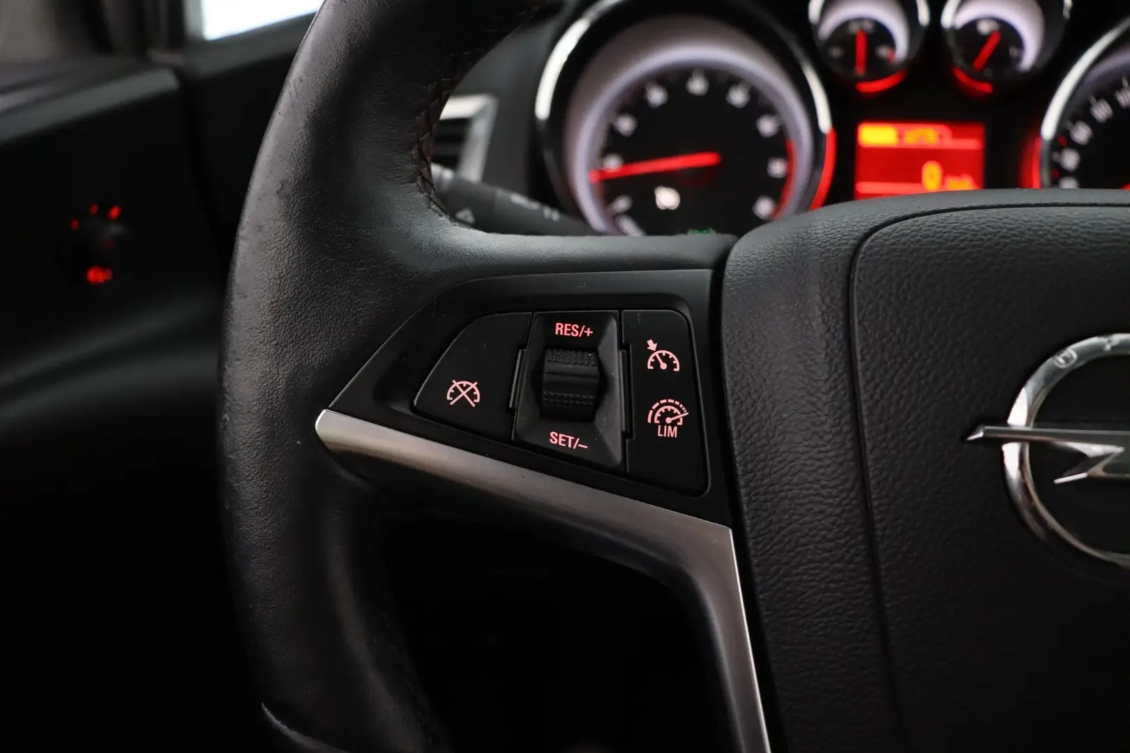 Car Image - 4wgyAS8s6PJ6fxWBNmkmhi
