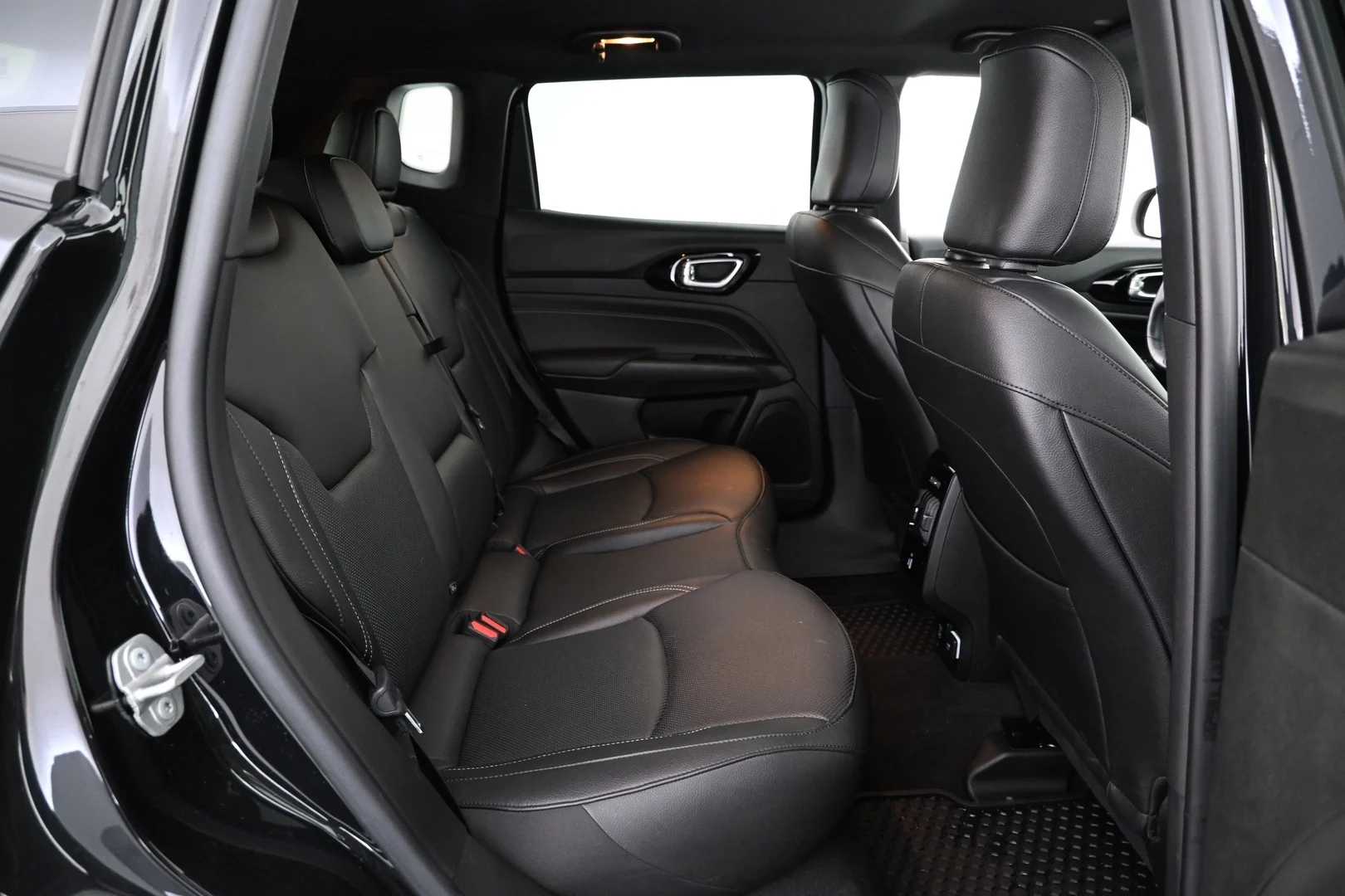 Car Image - 3j2mIhjjh9RvihyQD3itHR