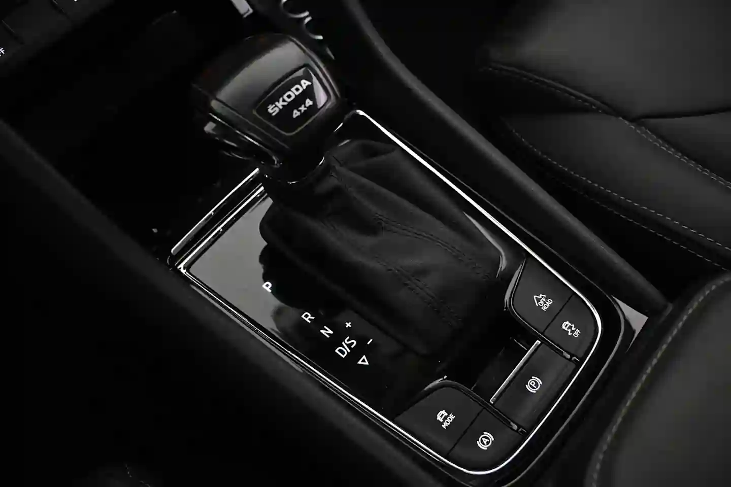 Car Image - 4LuozmvvtmWl5uv7Nd94Iz
