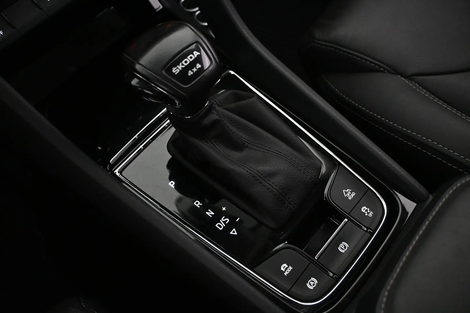 Car Image - 4LuozmvvtmWl5uv7Nd94Iz