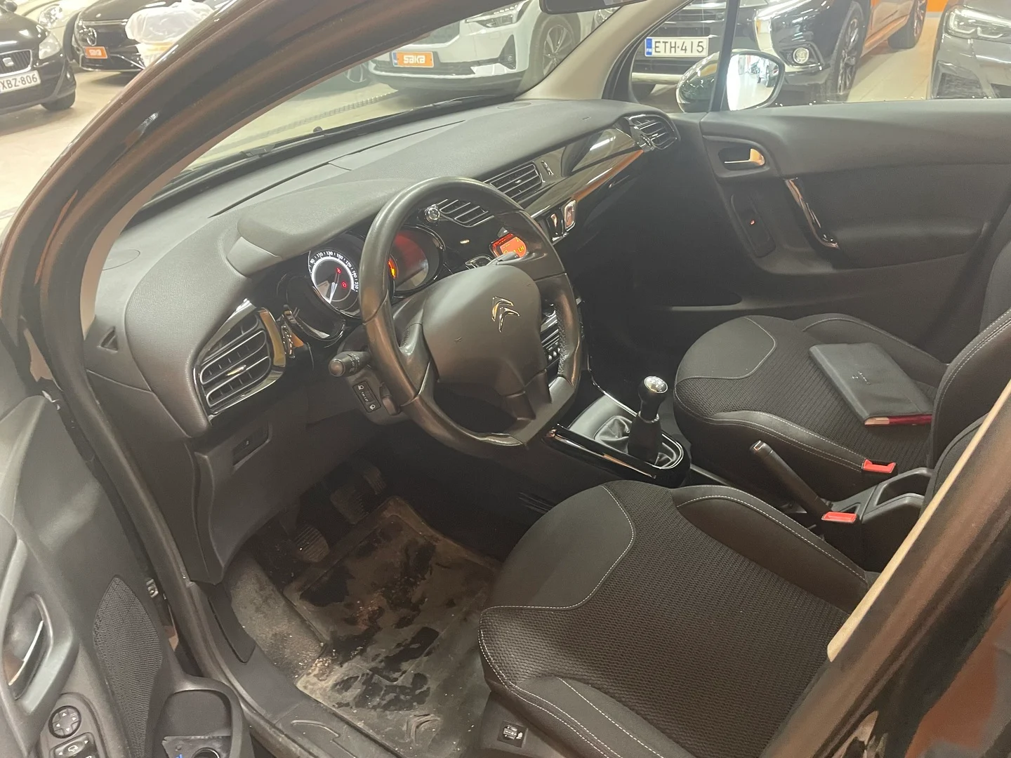 Car Image - IXz7VxLewOmGeb48NqWwA