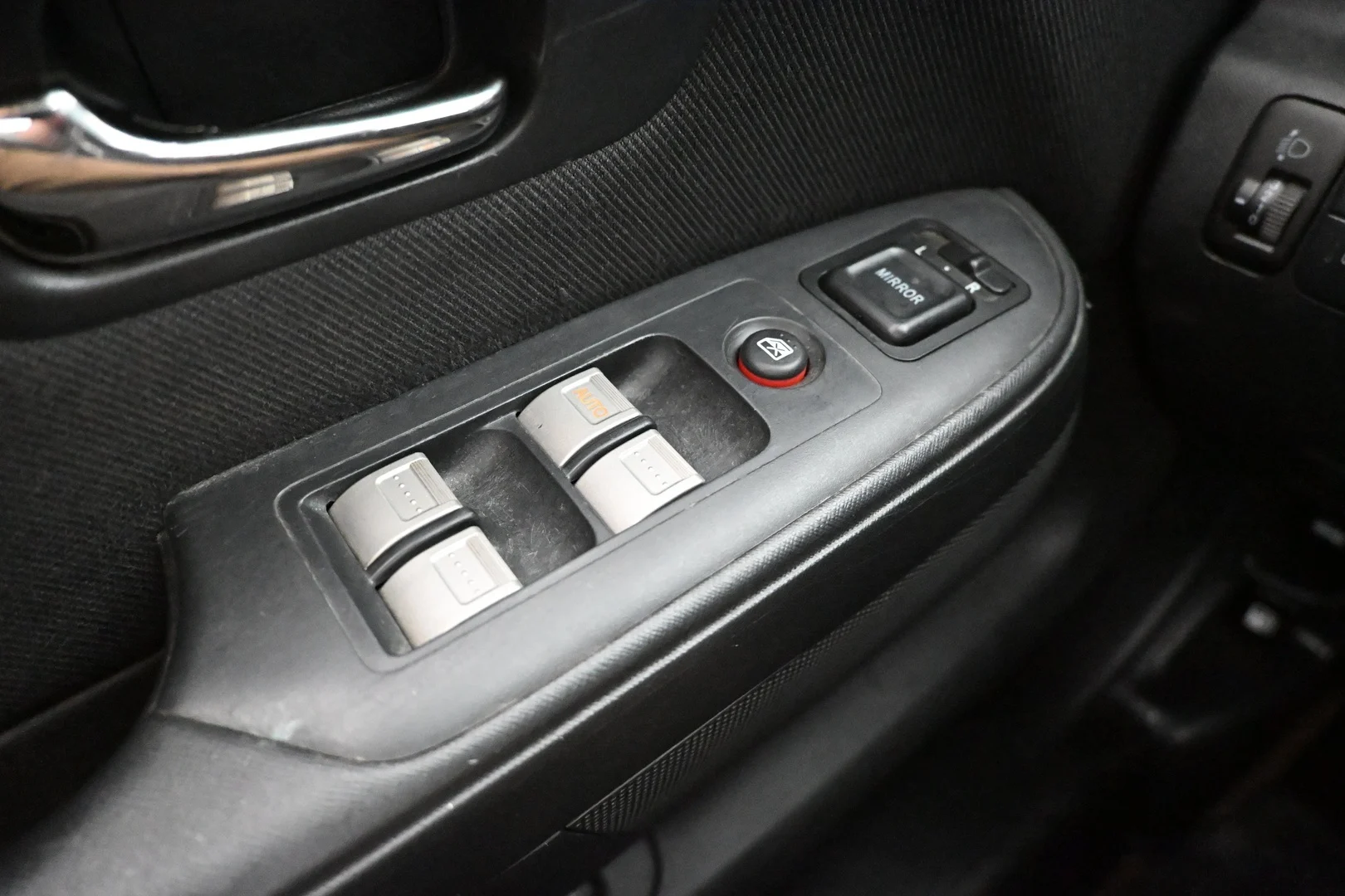 Car Image - 7yLoRxbdFy9CzH0md2l2PI