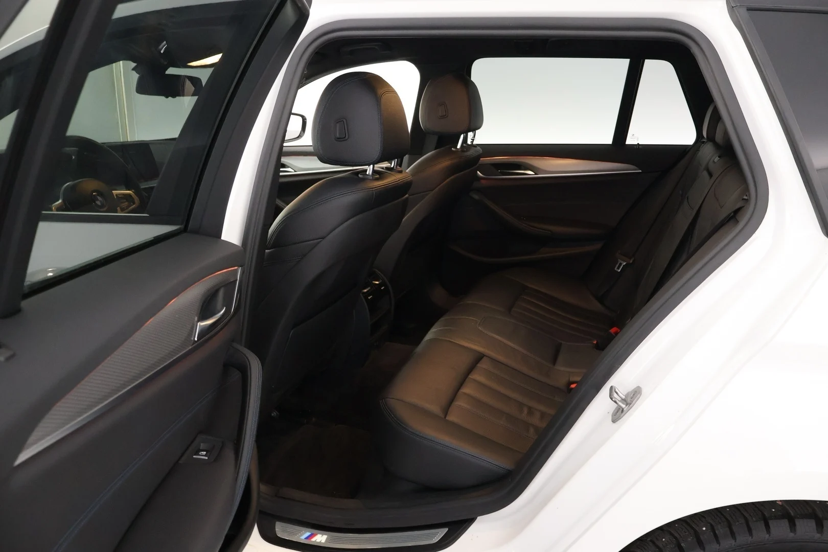 Car Image - 3DmOA0bsZYt5keZviipcvn