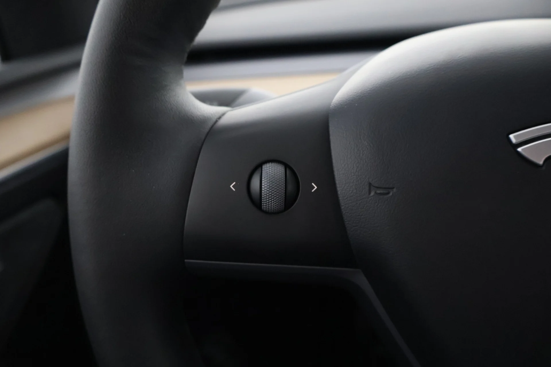 Car Image - 7E2IKaOAjS0va52UR5r25d