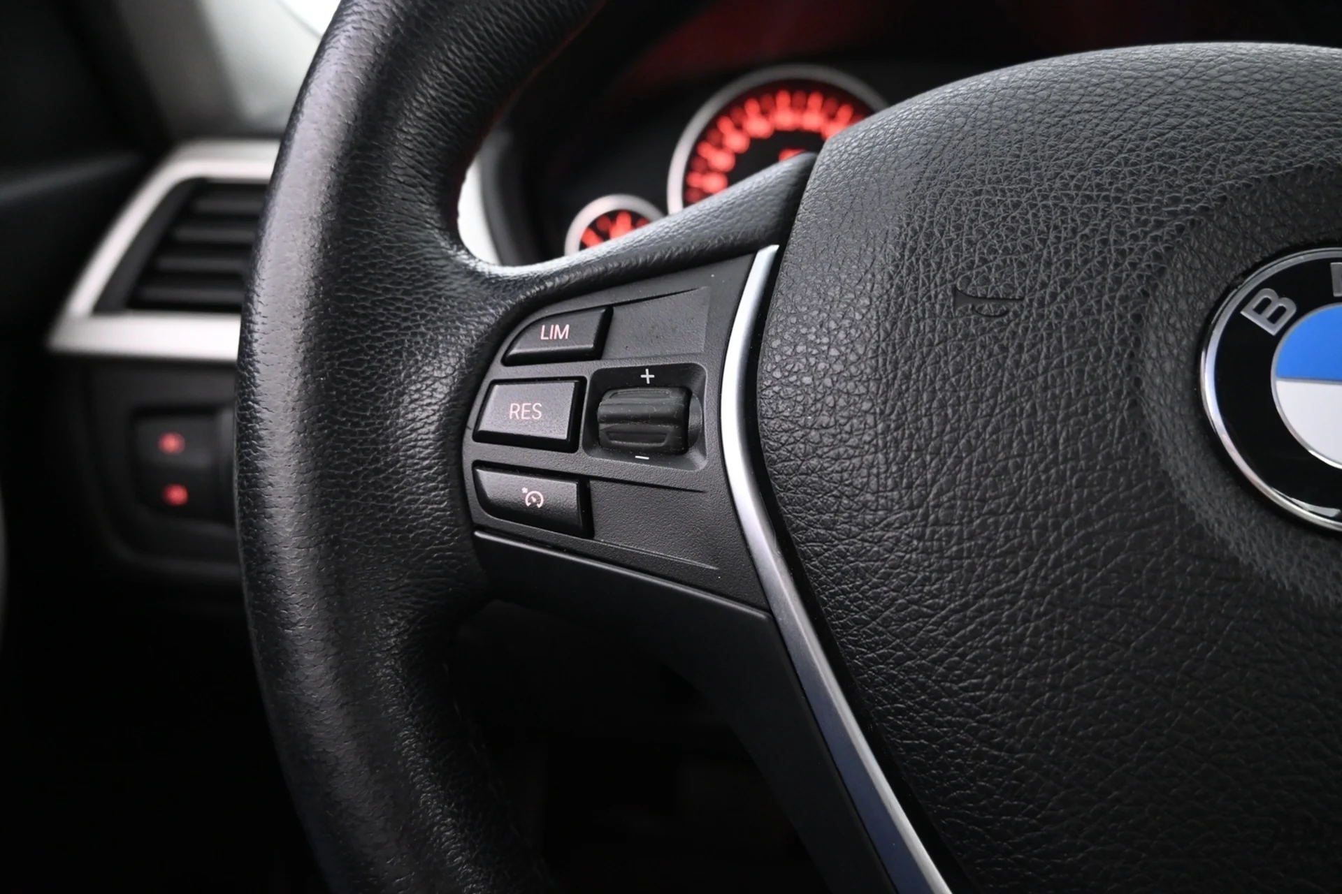 Car Image - 4QPLtabJSuBYxJk6W1Jro5