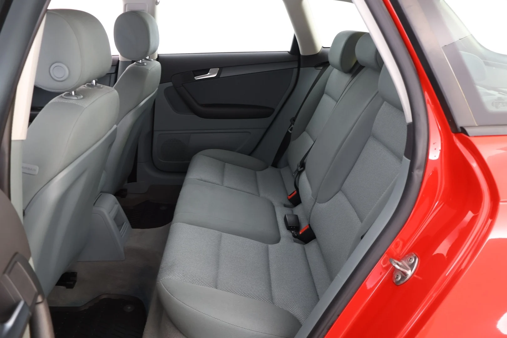 Car Image - 9B4aoiBW4abCDYBfbn4yF