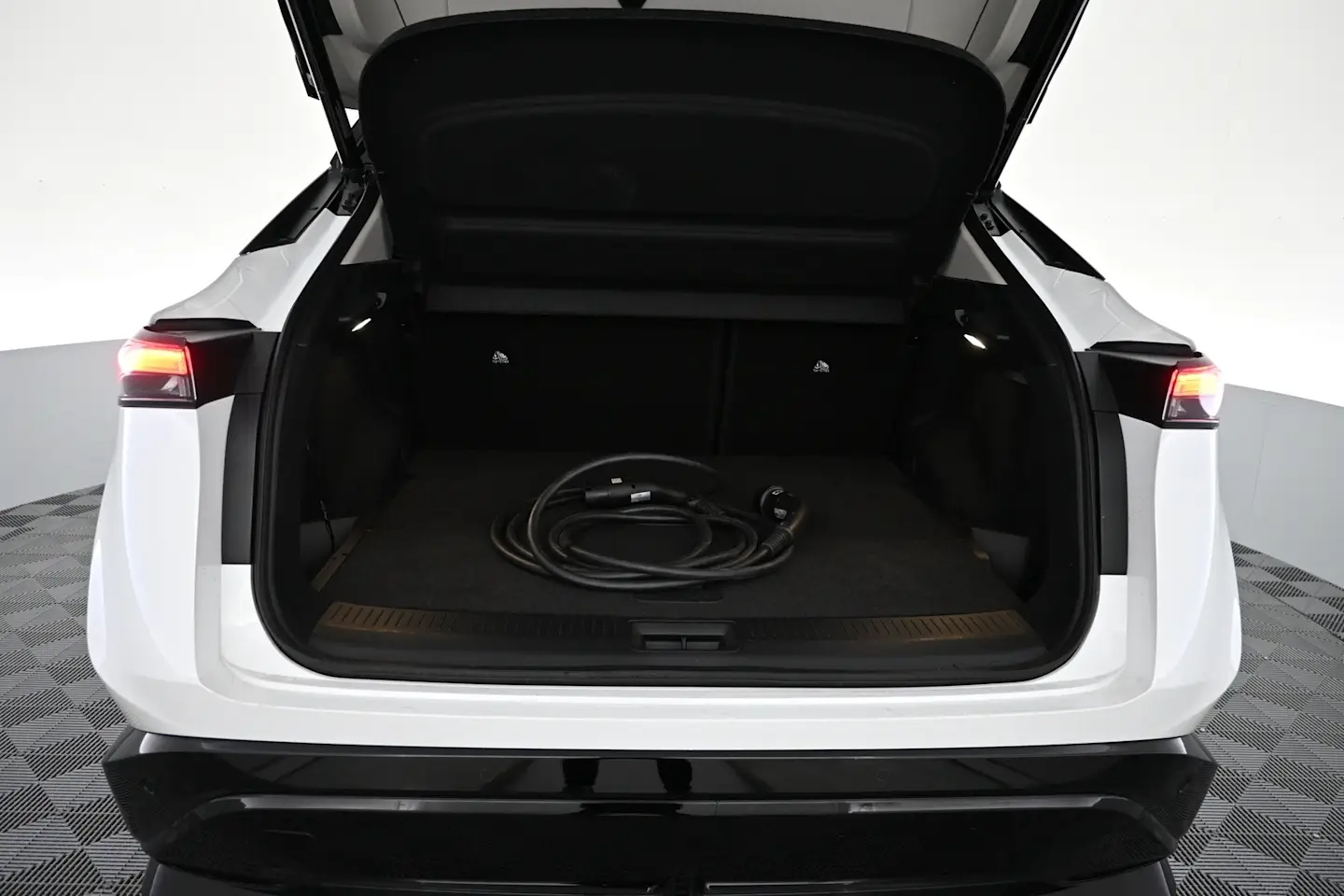 Car Image - 1ek0awJZHJg9NmLZJWddPU