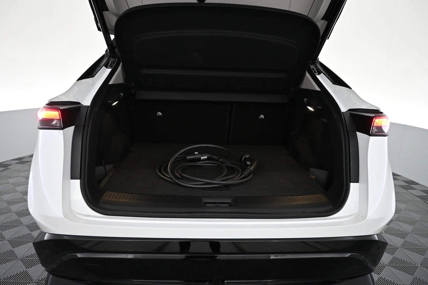 Car Image - 1ek0awJZHJg9NmLZJWddPU