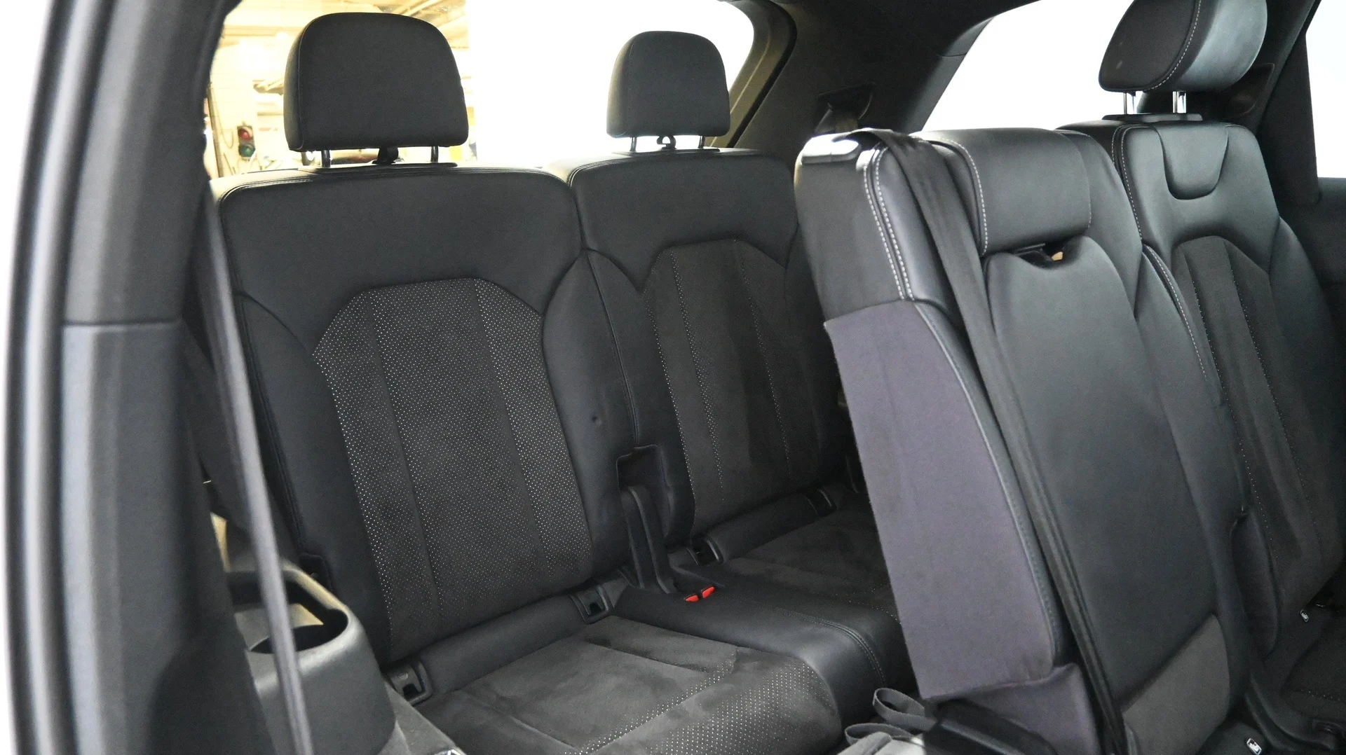 Car Image - 1vLLg5DmZhLua9471nlCyr