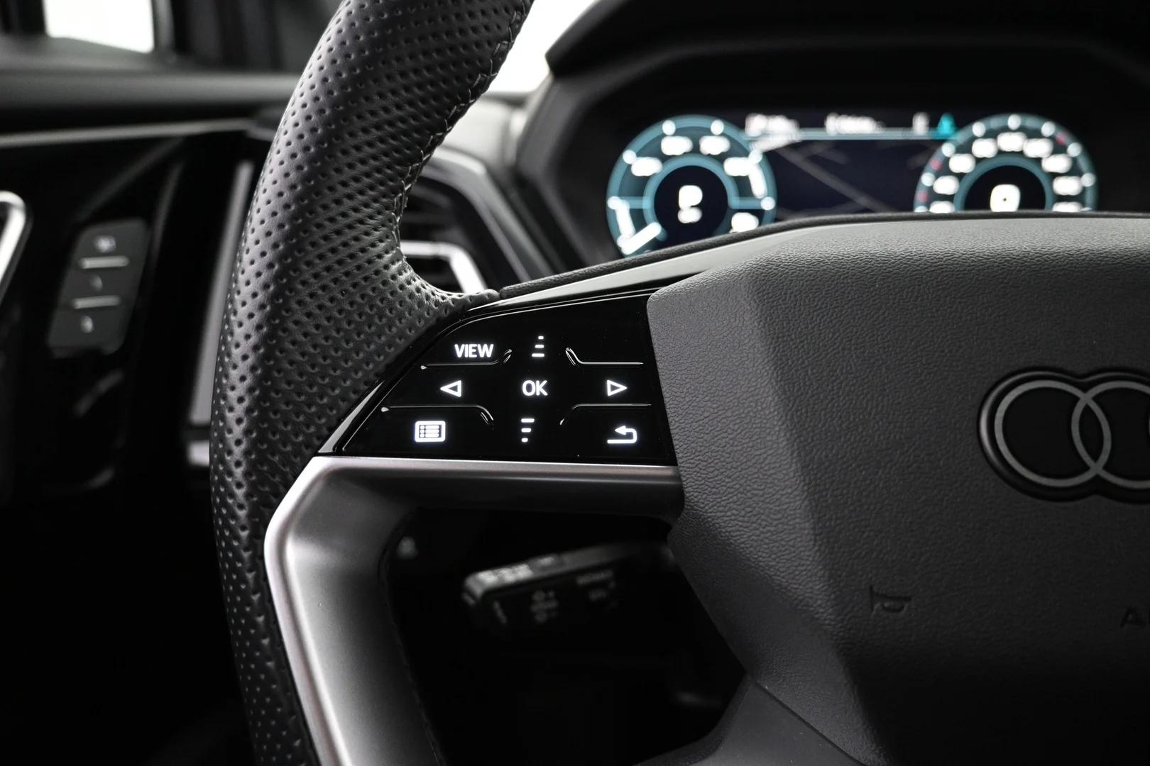 Car Image - 4B8iL6MJ0Dr6juG9ZLqmV7