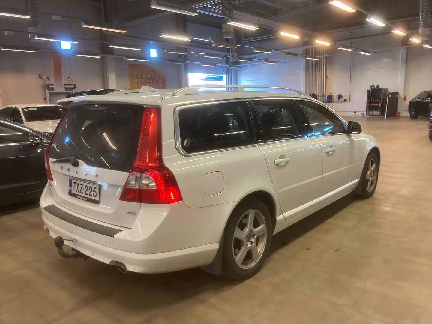 Car Image - 1Cl4qf9CL6spEaCqJBnGjU