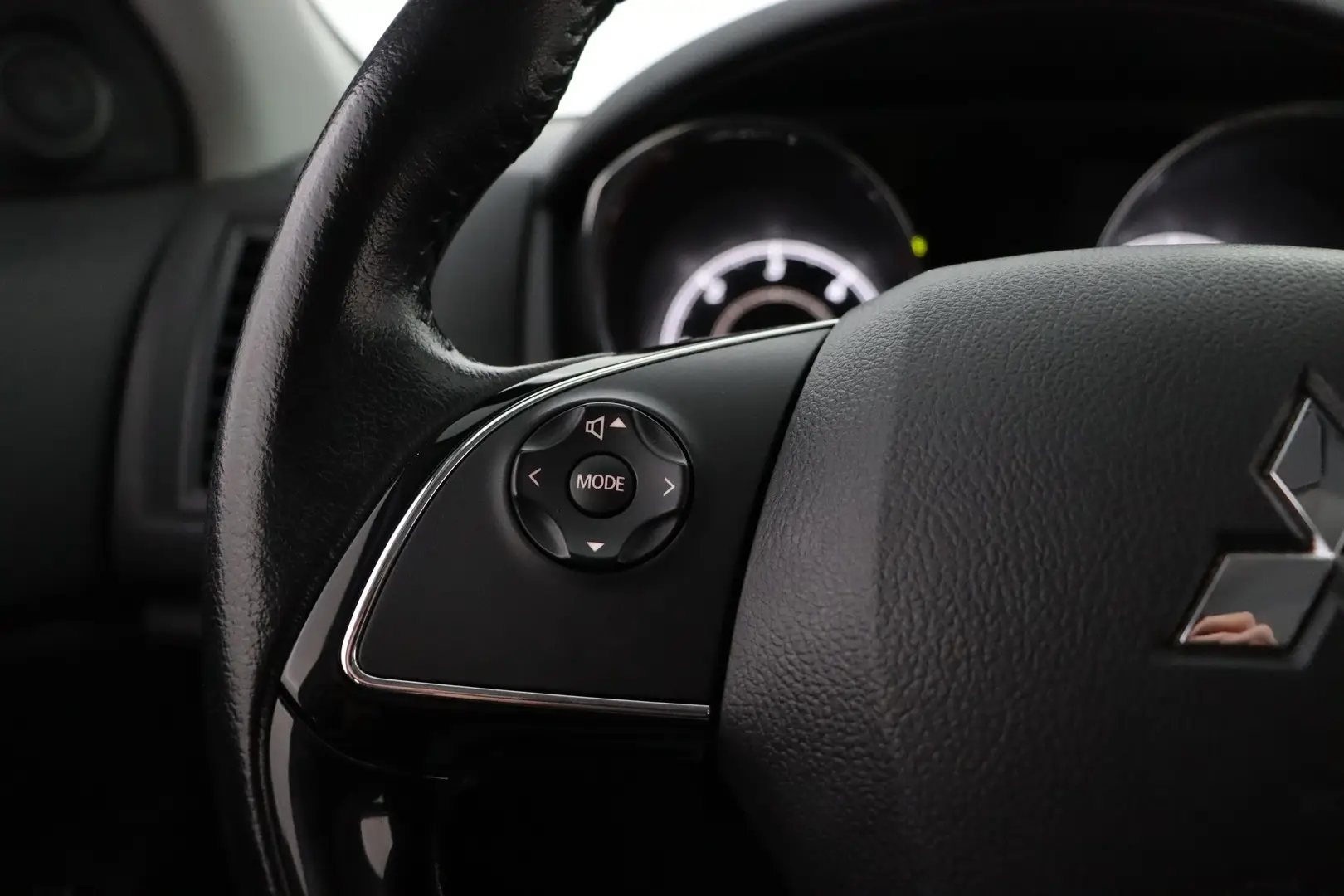 Car Image - G0R6qDSGzxASsr1DjJQzF