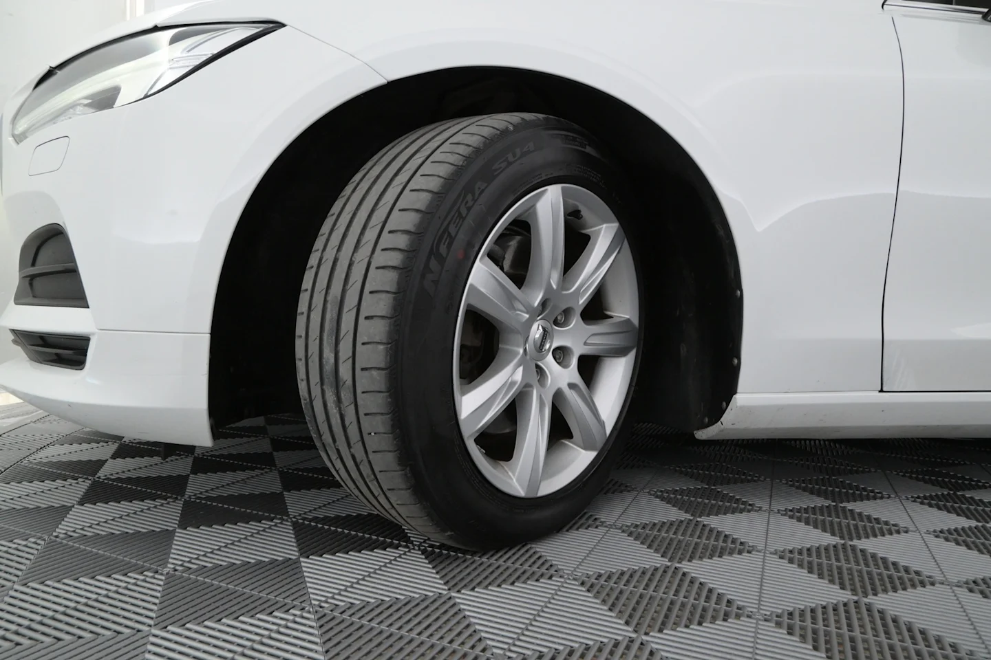Car Image - 1hlE8u5iaUqLFLqhbYaqfu