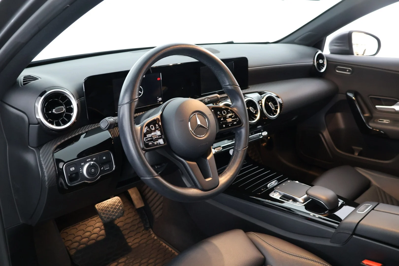 Car Image - 68fNstcWFsfW4GOnA8LVIv