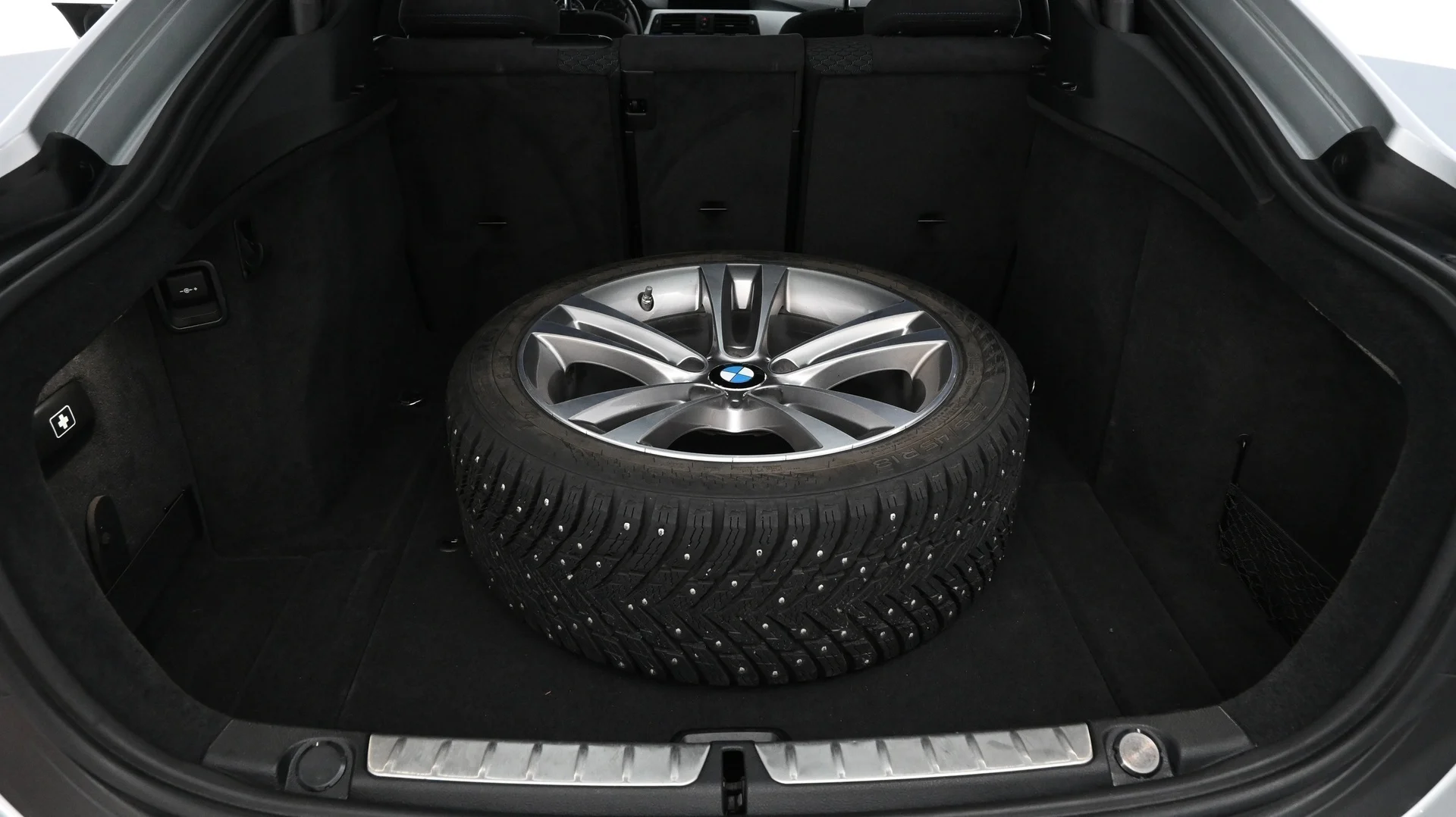 Car Image - 3SVPcXWaVLlm5ZdmaiCDaG