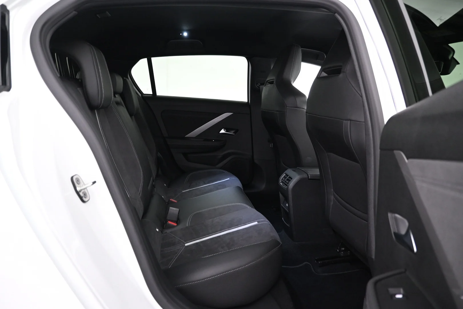 Car Image - ZzA29Sq9YYtjONGSctIL0