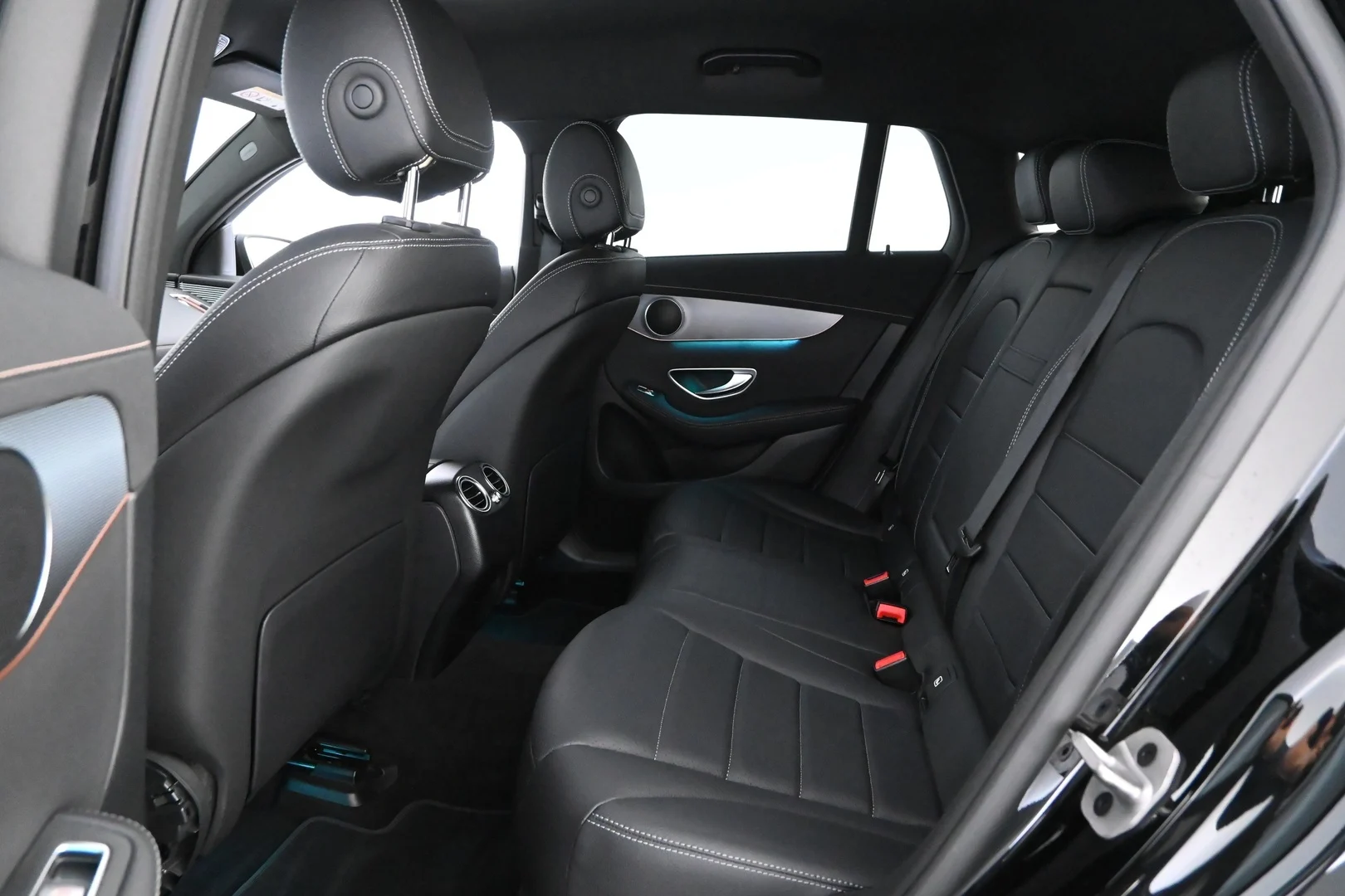 Car Image - 4Hatx9boTyOdlhlr0iiZsE