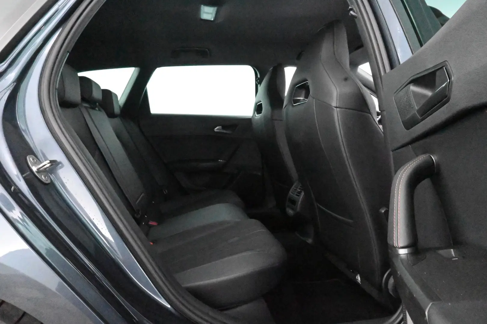 Car Image - 6OHqxYmkypy1IP598OEyLu