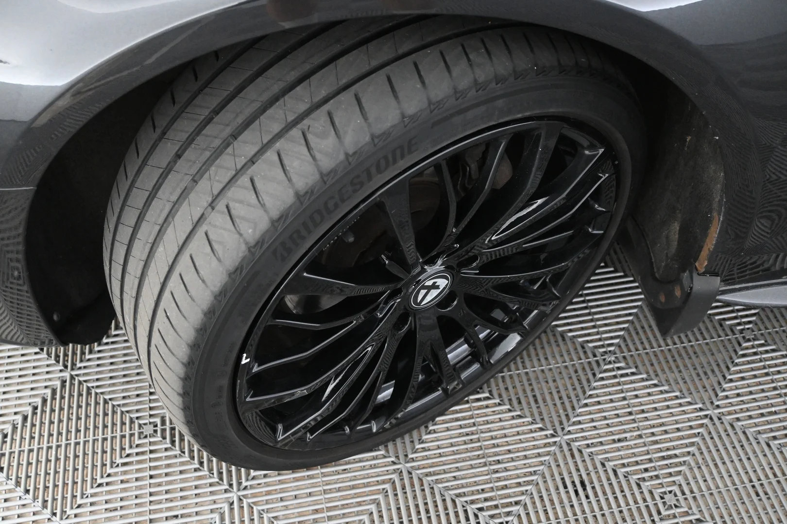 Car Image - 7J4RR5AltJO3F046TadCrR