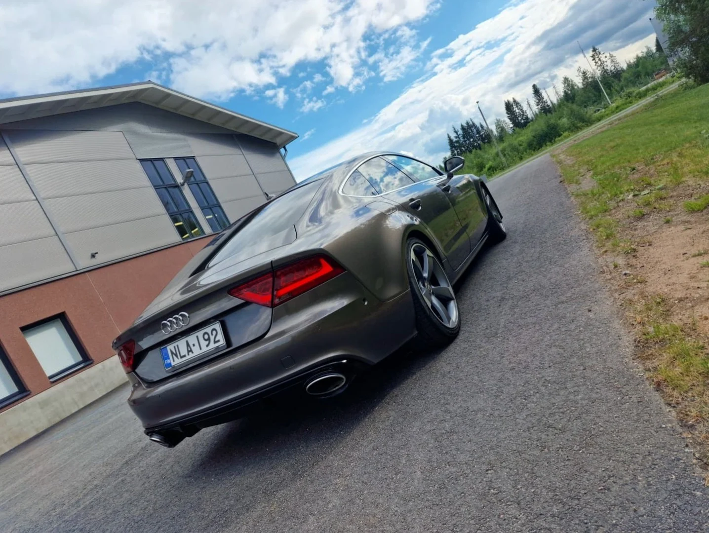 Car Image - 180LNXuTXka0YkZQ92qzDw