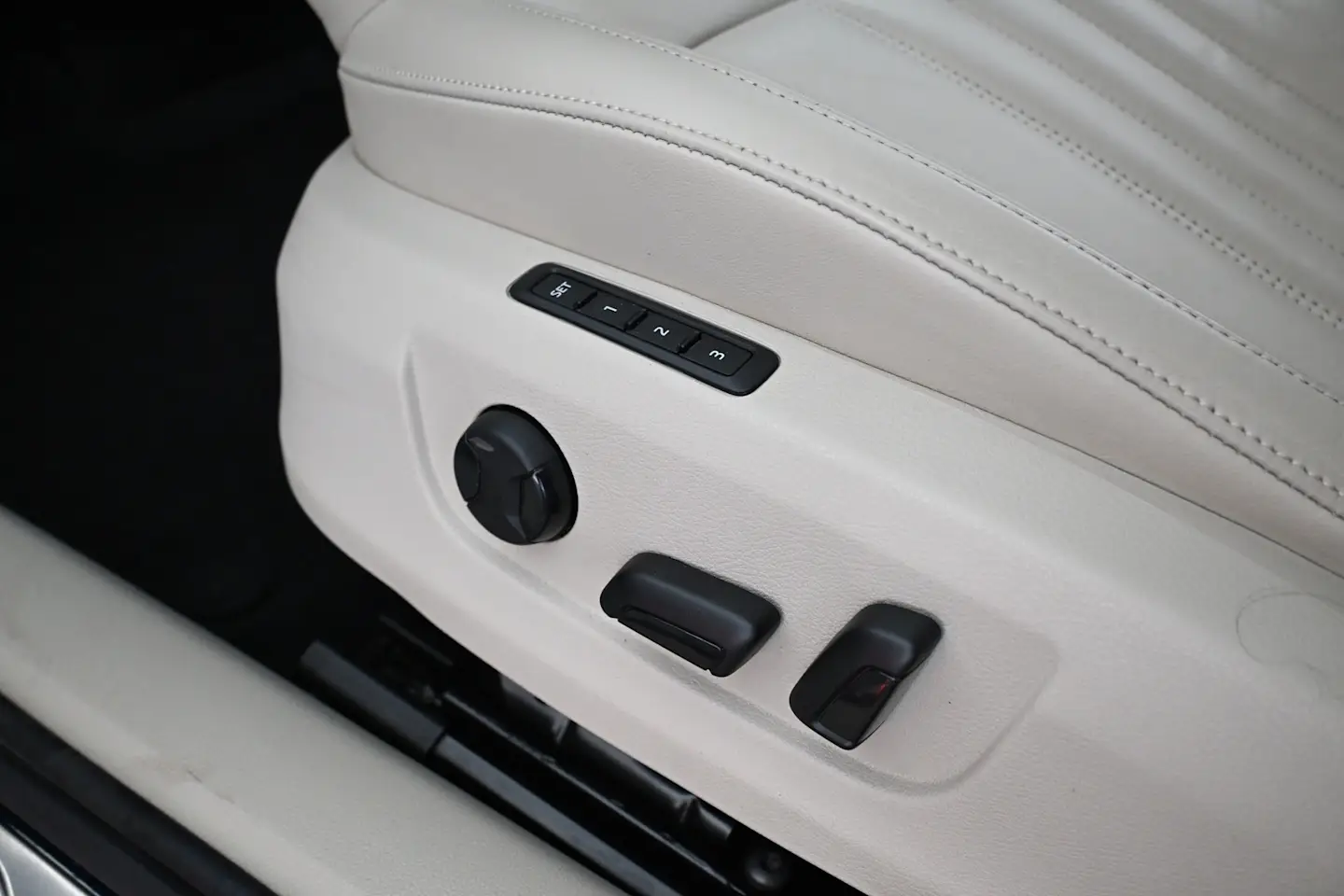 Car Image - 2sfBEFXzBDiBLKB4q5M40j