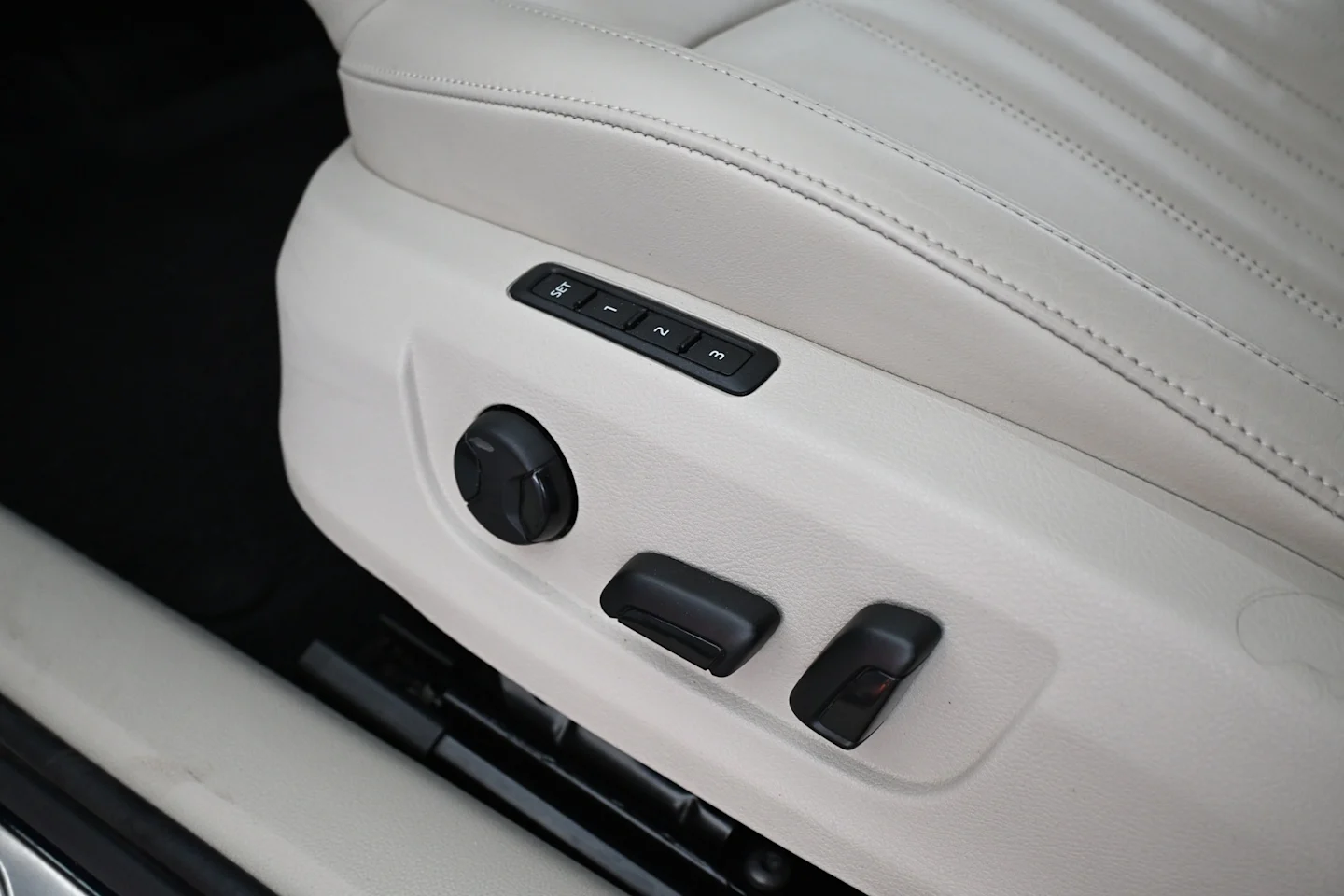 Car Image - 2sfBEFXzBDiBLKB4q5M40j