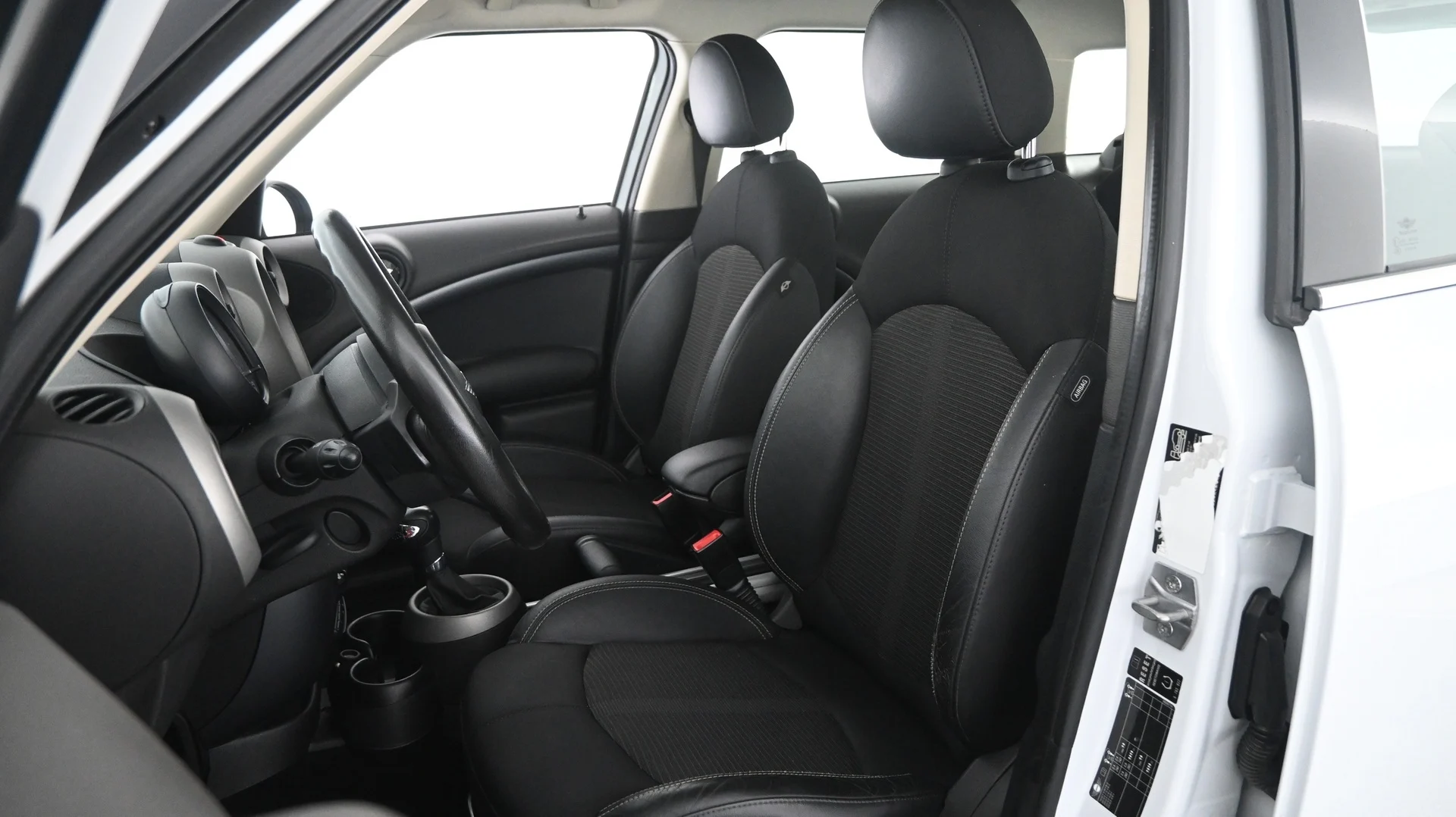 Car Image - 7L4JUNeMY1B3FzBmq14IlO