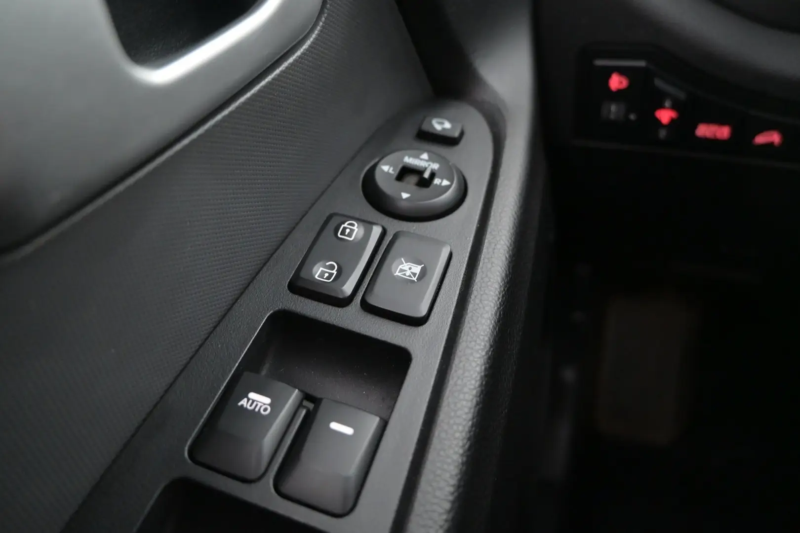 Car Image - 6kdzzMxn3uIjdyONSZlbzY