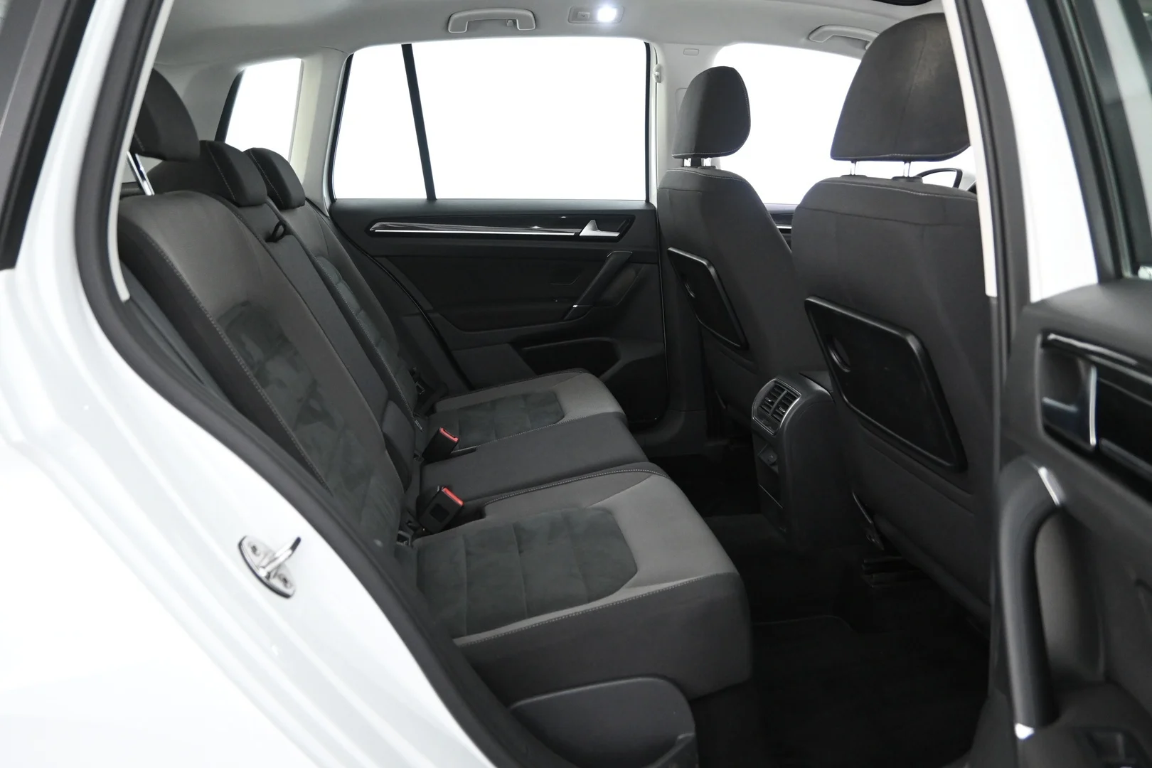 Car Image - 1AYyg5kIrKfl1UJXG73R1u