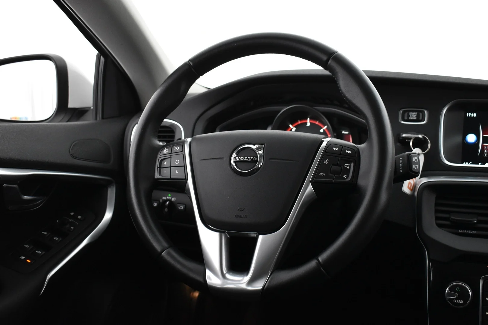 Car Image - WW41sonK7AyPEOYvI2Roj