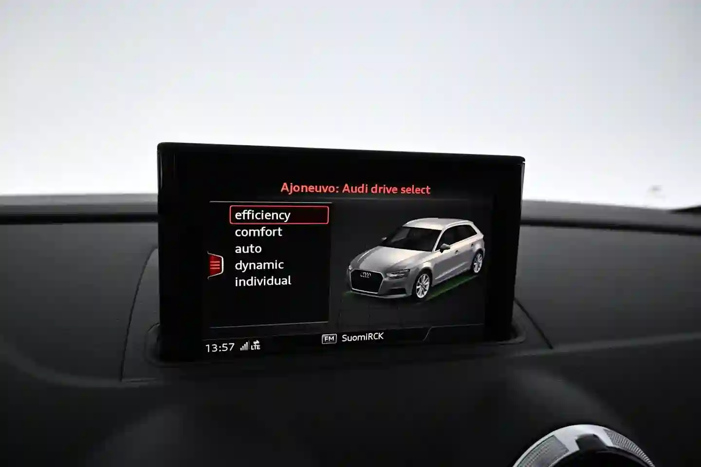 Car Image - Dhq3VjHE156xrsckq7XfK