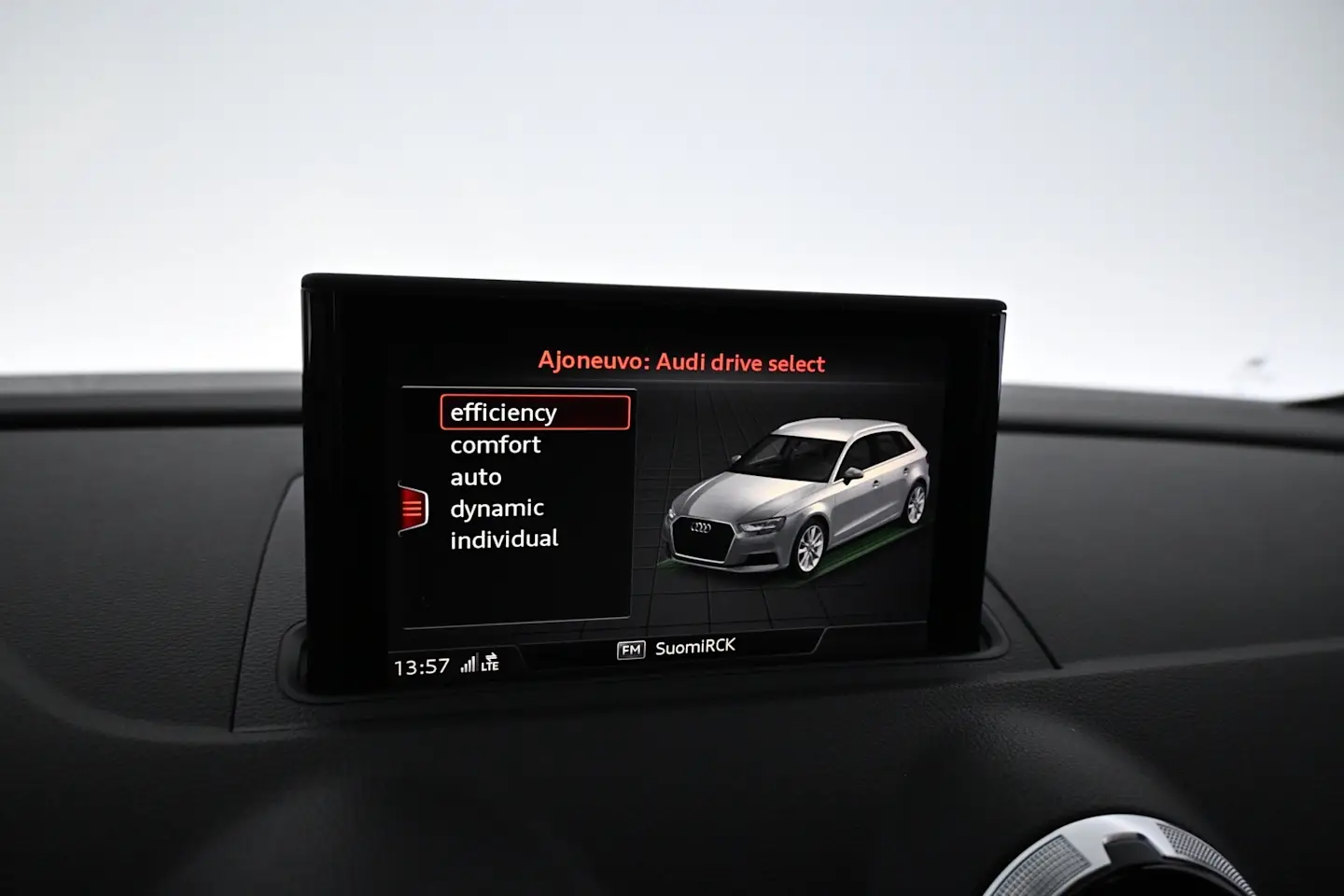 Car Image - Dhq3VjHE156xrsckq7XfK
