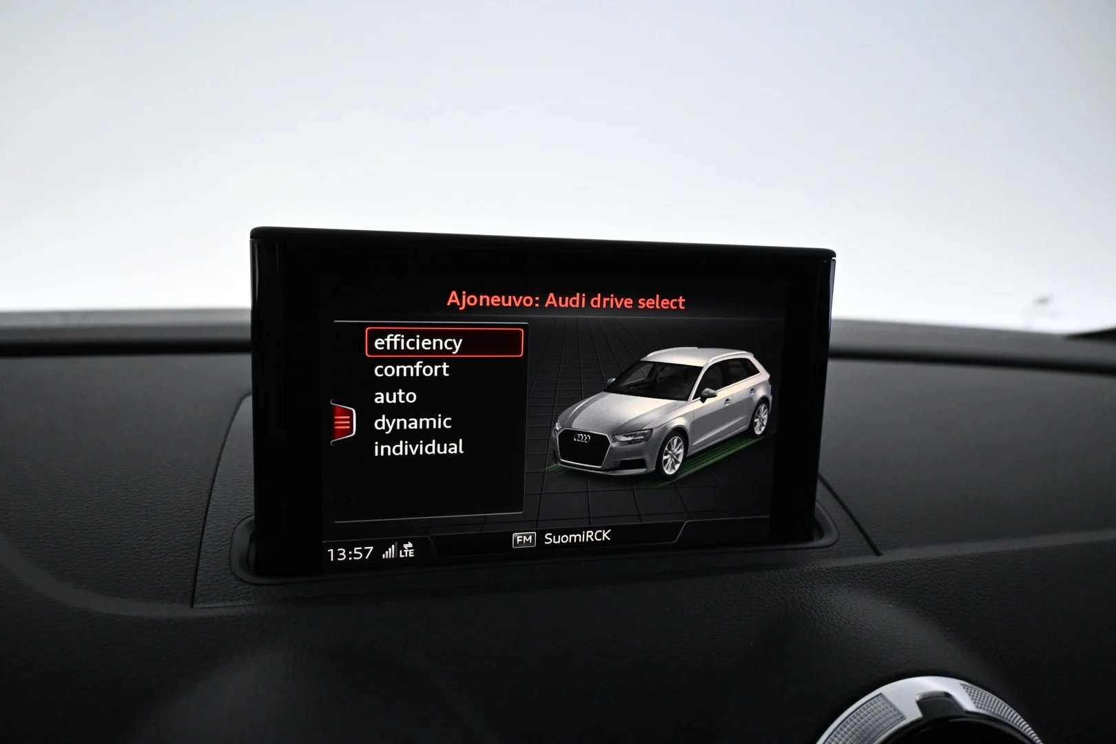 Car Image - Dhq3VjHE156xrsckq7XfK