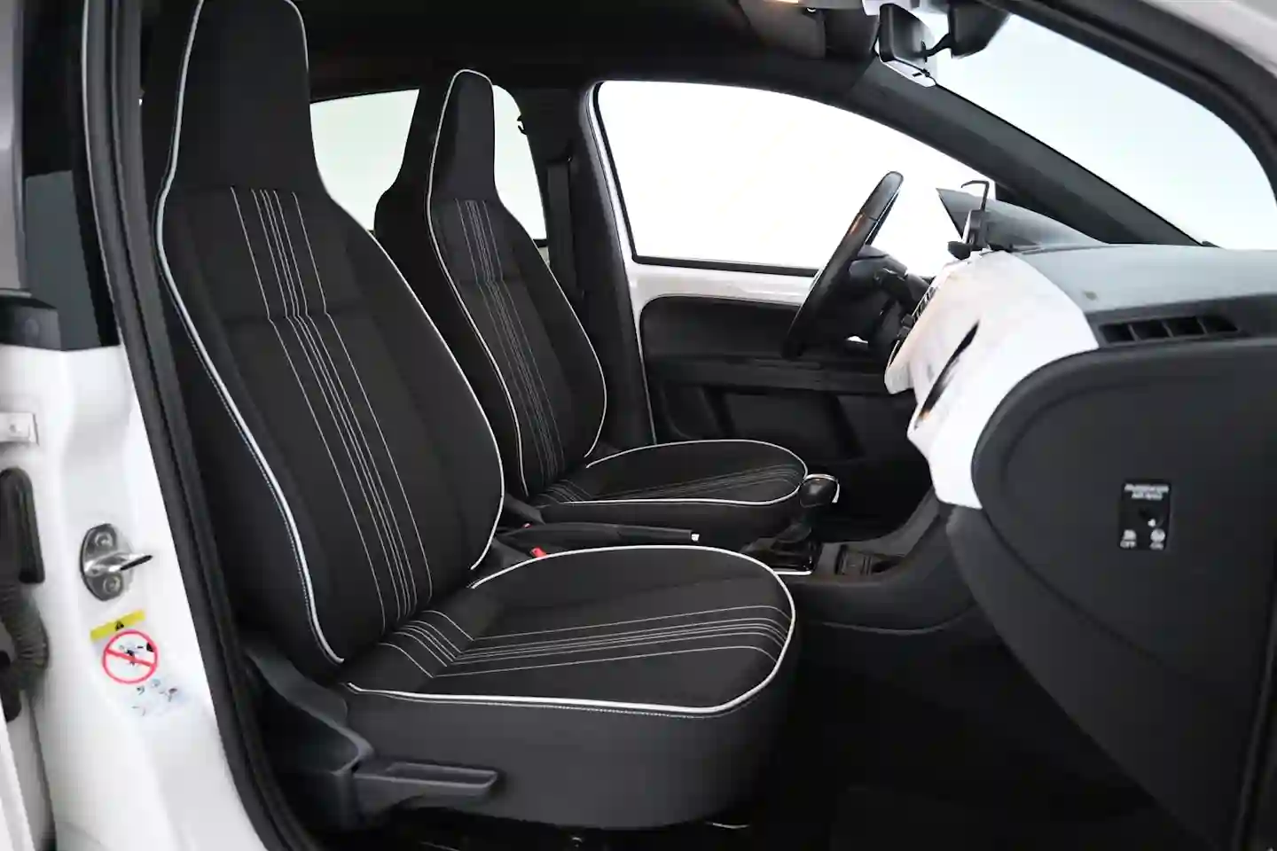 Car Image - 33gSiKYWe1SDzsVGjoF13u