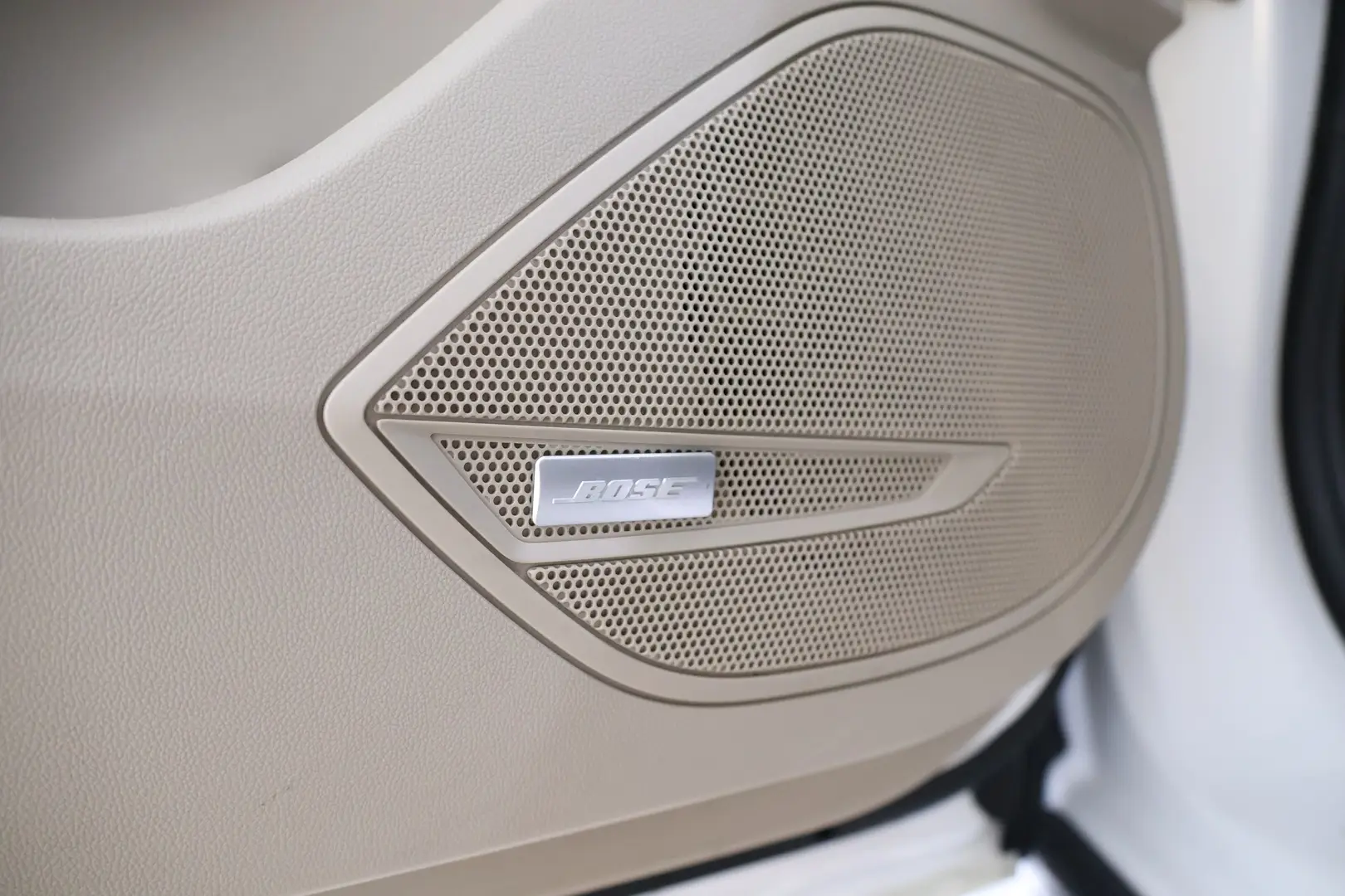 Car Image - 187iDpM8MbcMVm03uvrl65