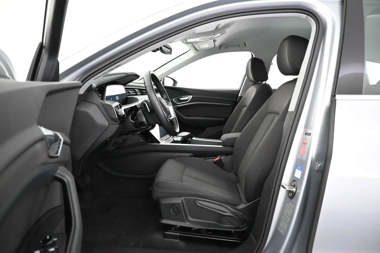 Car Image - 3Vd6rqLcCILtbXbPn44MfE
