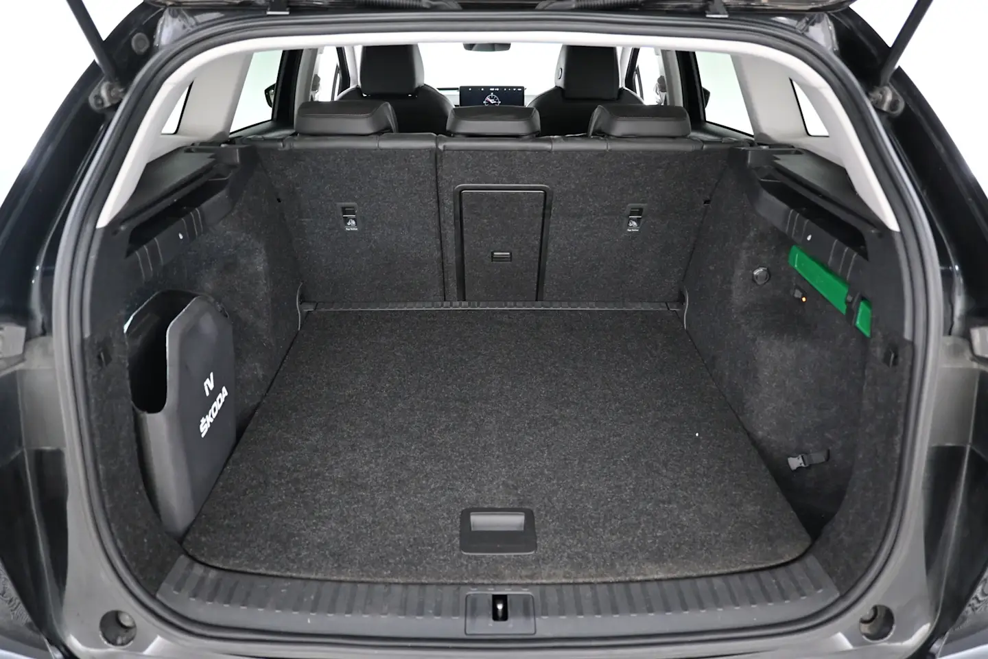 Car Image - mVZmOWxt2wRH9USVKfZW9
