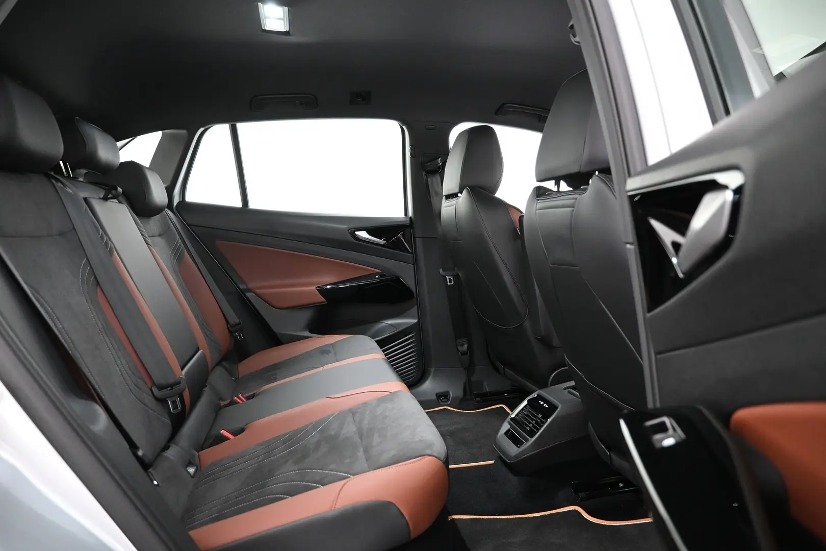 Car Image - QWDZYy56DzqE0Bb83LkPV