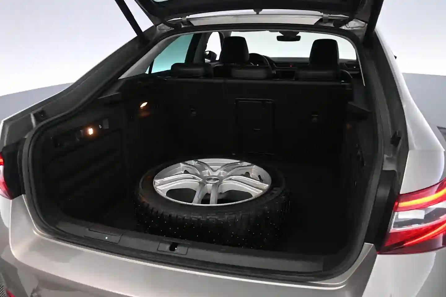 Car Image - 3rhcXen9Avu80hIdzkTKyM
