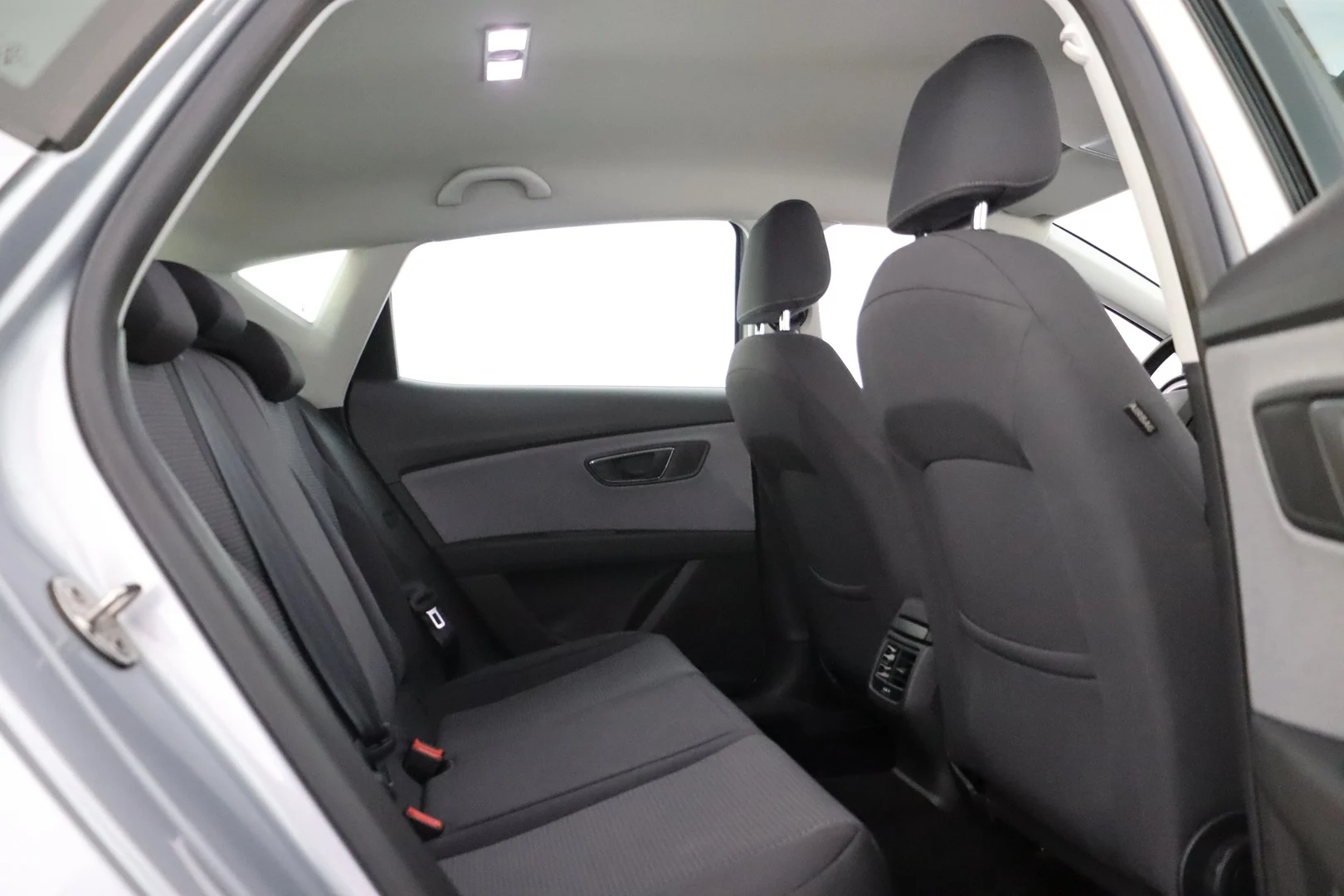 Car Image - 2Q7sSMWRiFtOTh6SkXmmzr