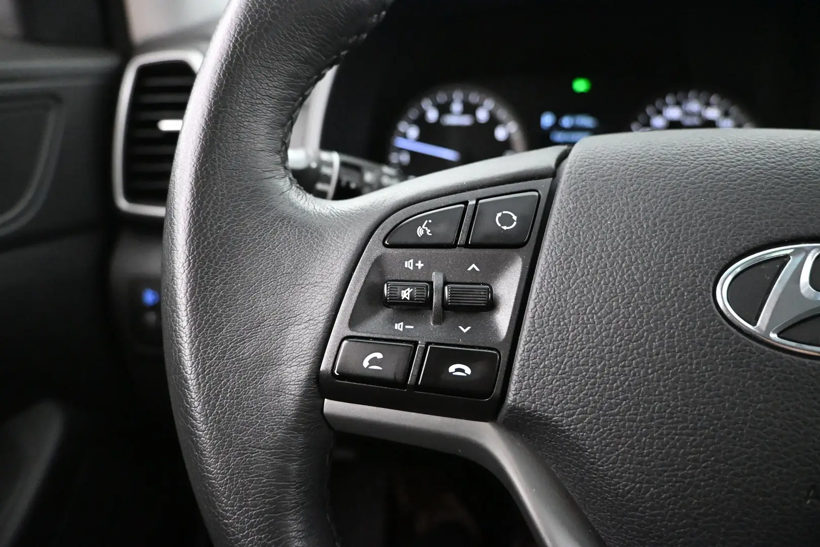Car Image - 6CRFix35jrlwSxal4TvkbY