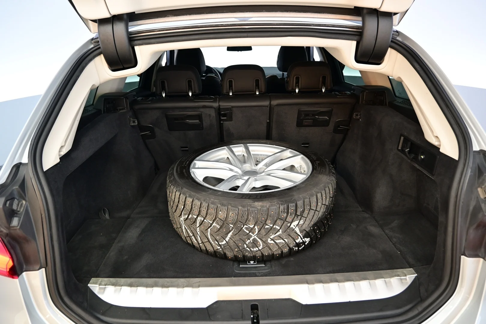 Car Image - wg5Oc46KNyhc0bAuQXERc