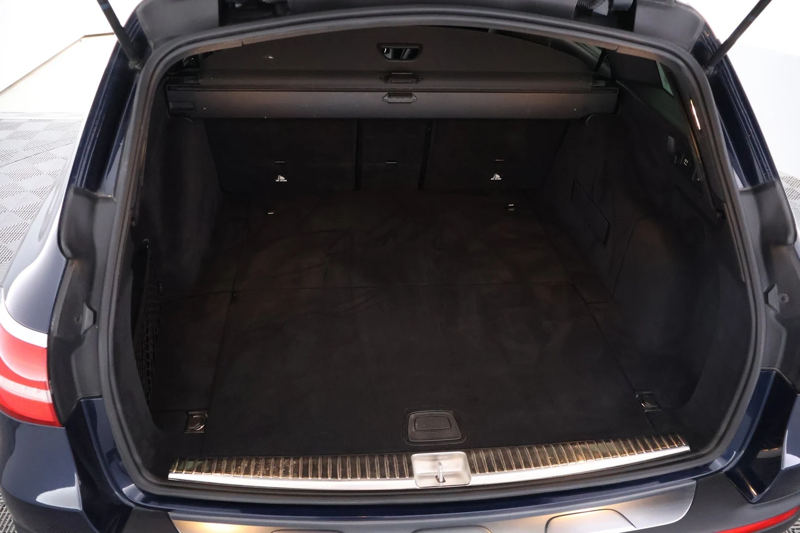Car Image - 4Q6eMhsxFGzJGfVZ211ngx