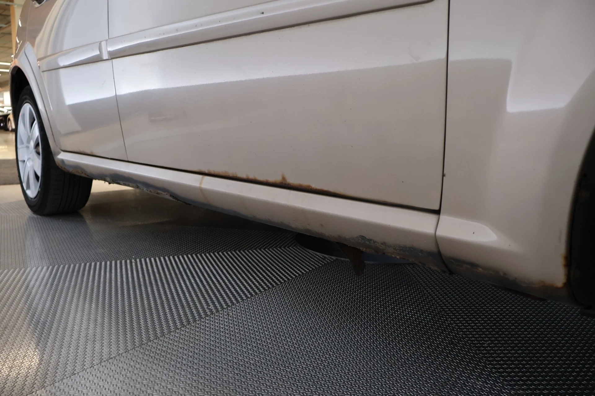 Car Image - 4uulUk7IpmNyIDGHq5MQR2