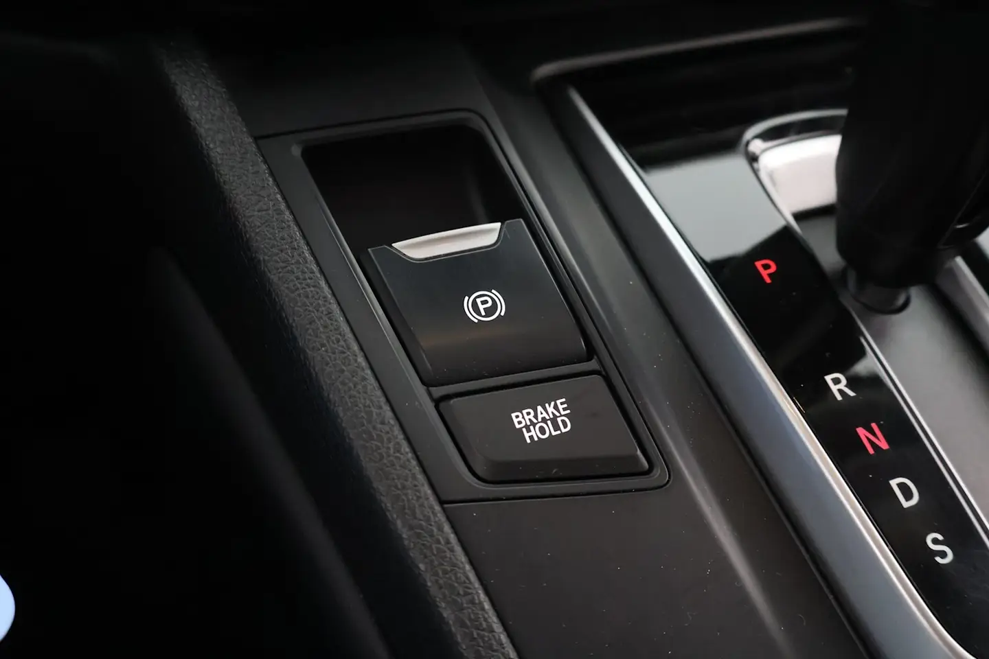 Car Image - 1hXmMYF85YESook5btj8TR