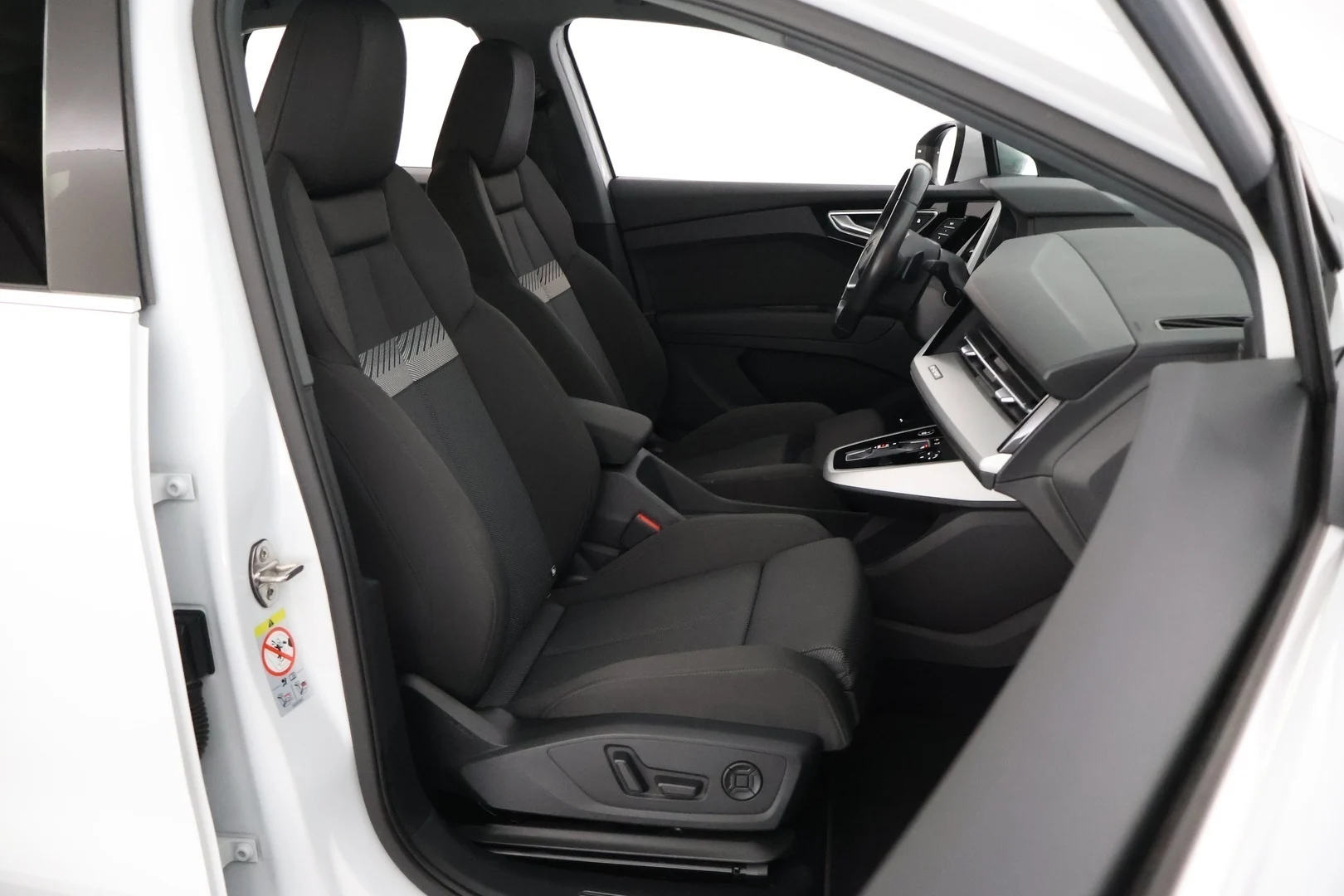 Car Image - 19KV4wkYGcUvCvzCymyNt6