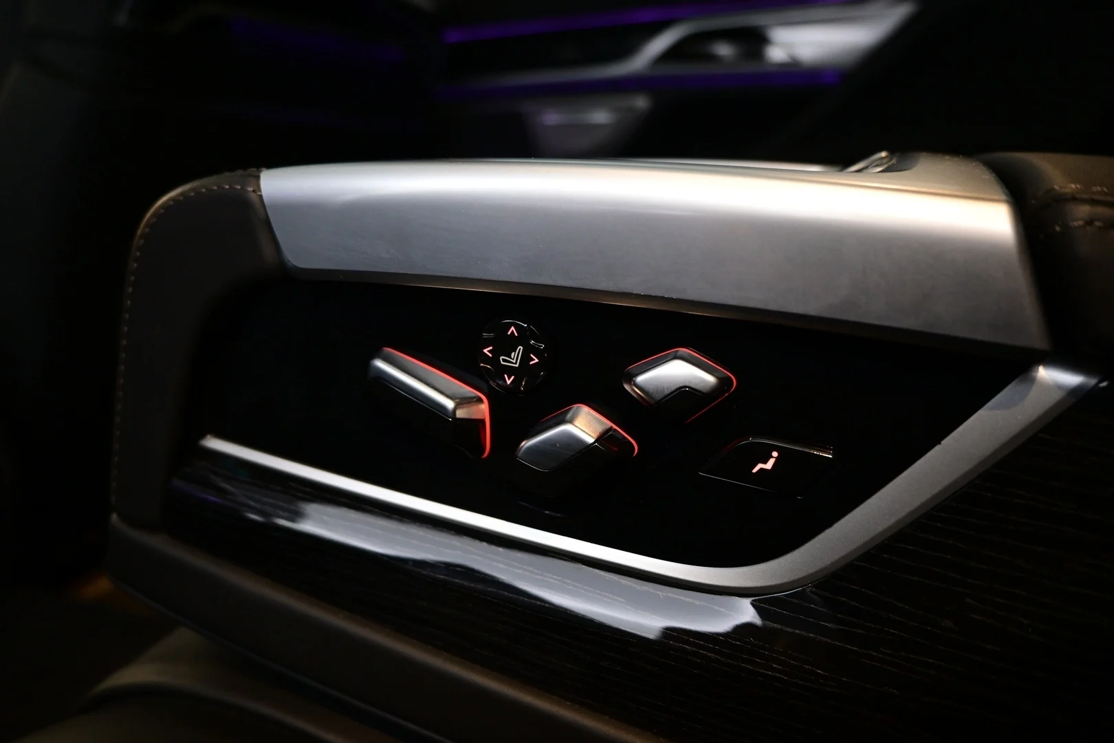 Car Image - W3H8PFELRnB9lYtpeRbJe