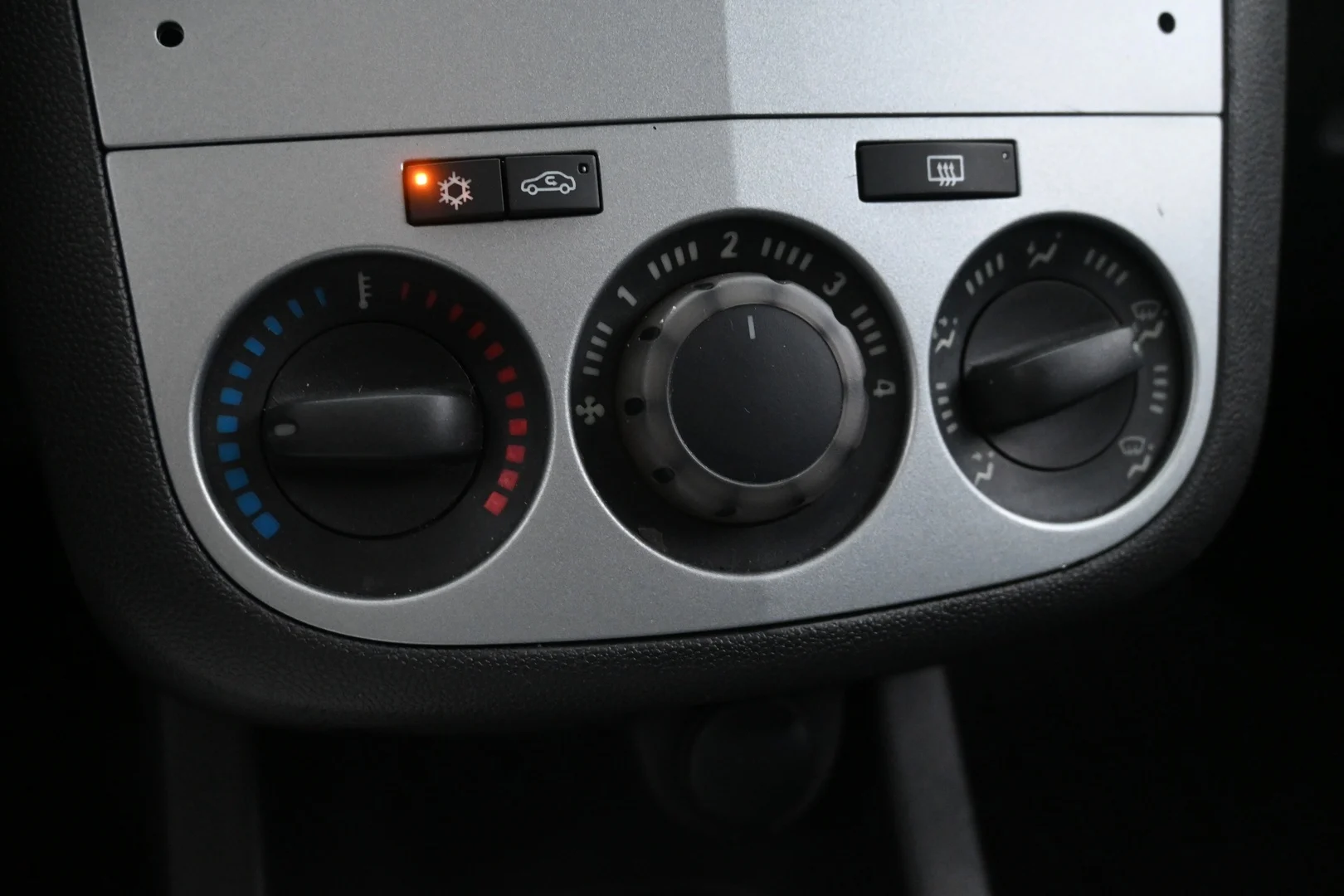 Car Image - 77W4pgDR2QLk4tqT1Q7qpv