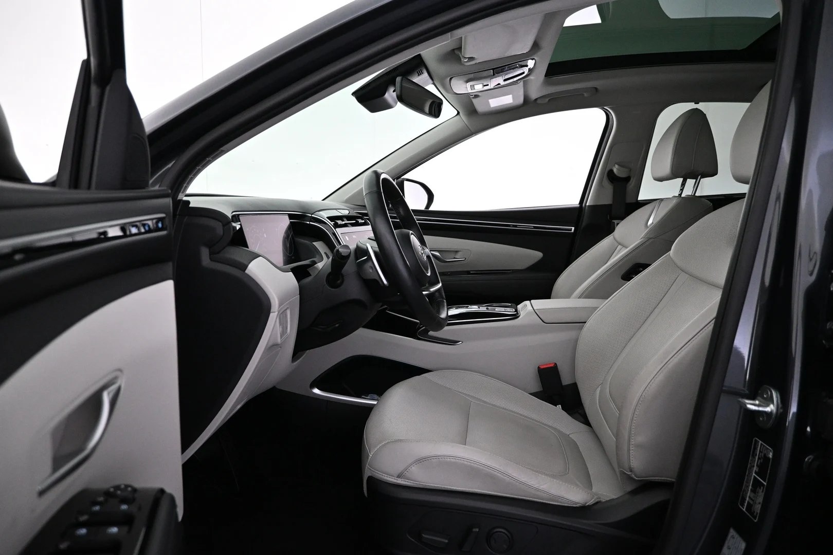 Car Image - 55S3QI8v8WXlUYAv4TZ3zU