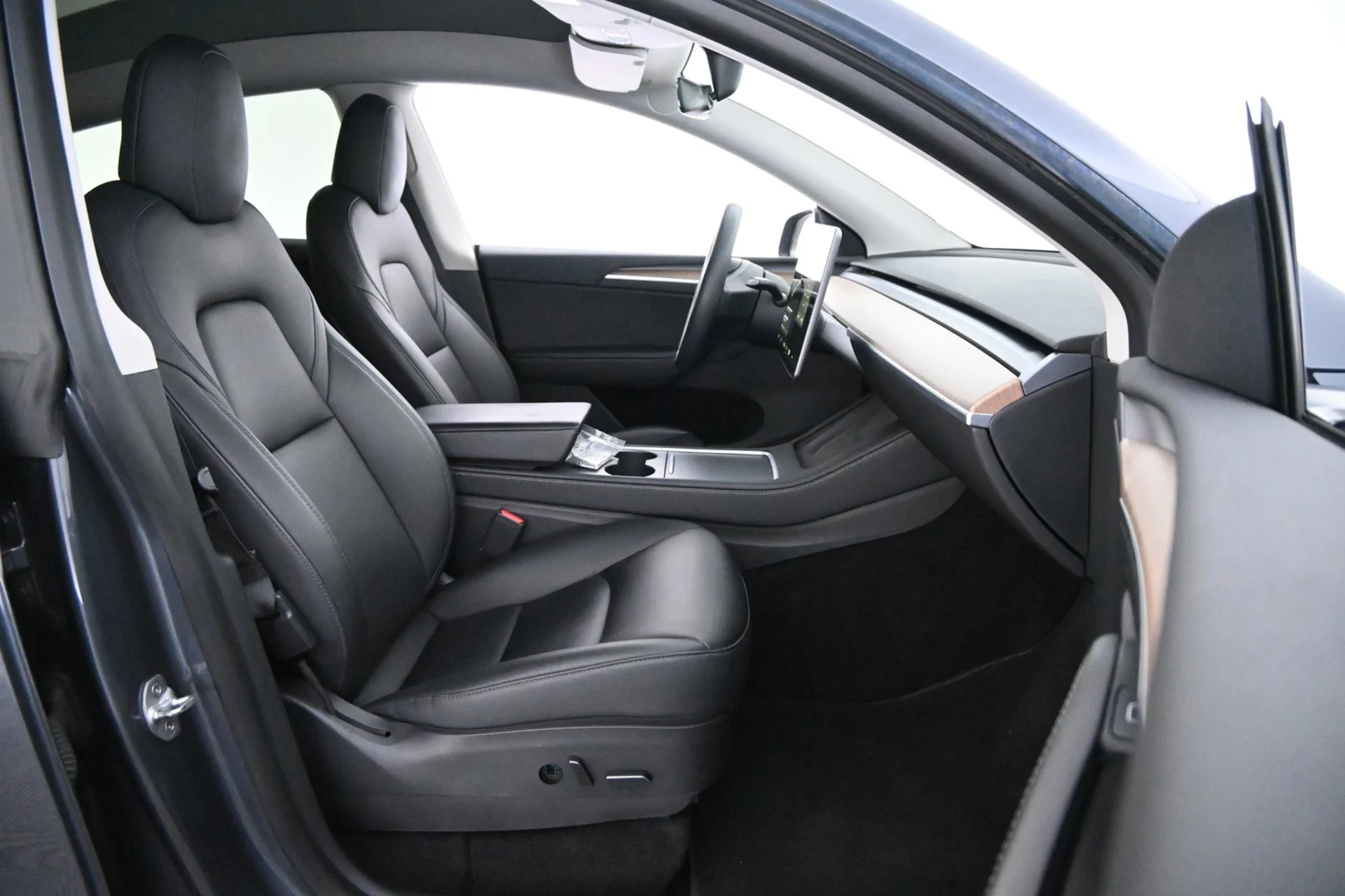 Car Image - 4WX7QM9YNSiOxqeMuRD9uU